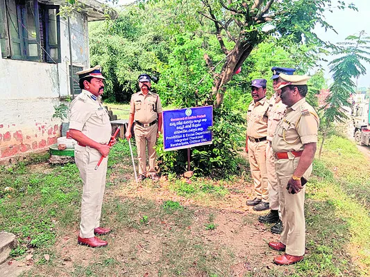 సరిహద్దుల్లో ప్రత్యేక నిఘా 
