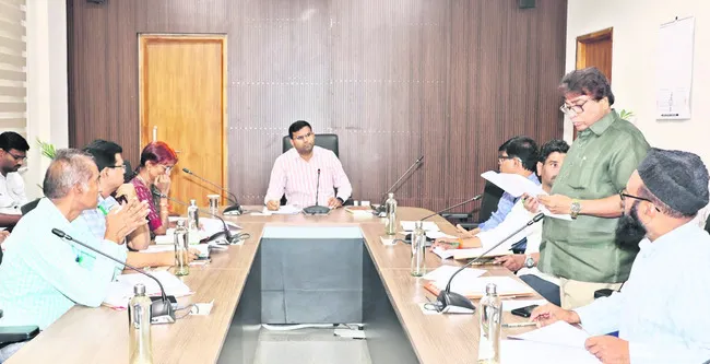 పెండింగ్‌ నిర్మాణ పనులు పూర్తిచేయాలి 