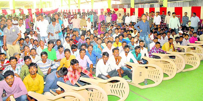 ‘ఉపాధి’ పేరిట నిలువు దోపిడీ