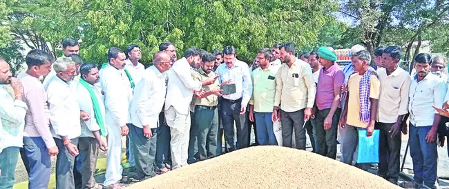 సోయాలో తేమ 12 శాతం లోపు ఉండాలి 