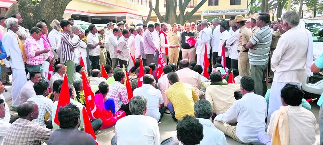 సర్వే పేరుతో ఇబ్బందులు పెడుతున్నారు 