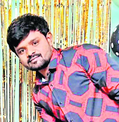 ● కిలాడీ బాలరంగడు.. 