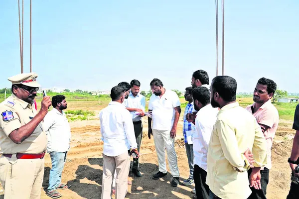 ఆస్పత్రి నిర్మాణంలో వేగం పెంచండి 