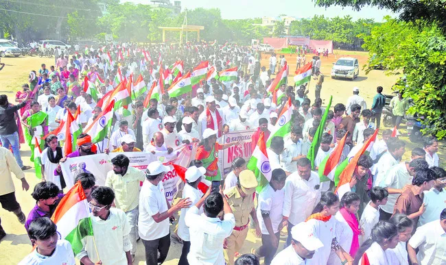 దేశభక్తిని పెంపొందించడంలో  పటేల్‌ పాత్ర మరువలేనిది
