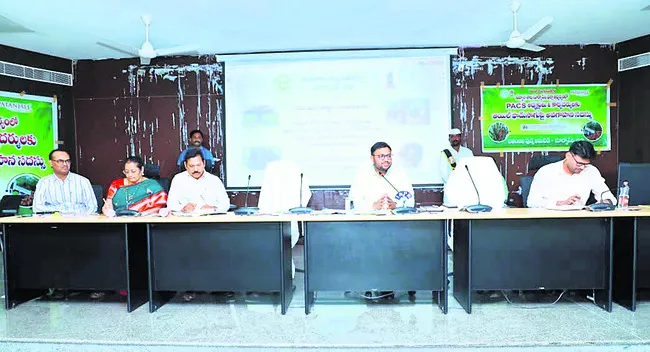 మూడు వేల ఎకరాల్లో ఆయిల్‌పామ్‌ 