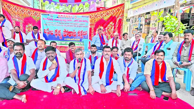 42 శాతం రిజర్వేషన్లు అమలు చేయాలి