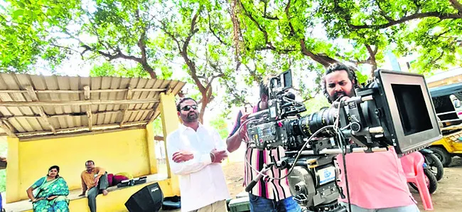 సినీ రంగానికి ఎదిగిన మునగపాక ఖ్యాతి 