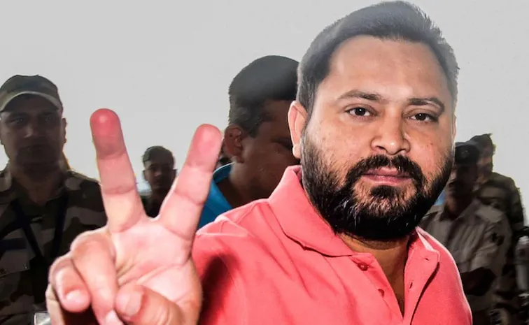 Tejashwi Yadav Ahead In Very Early Leads In Family Bastion Raghopur