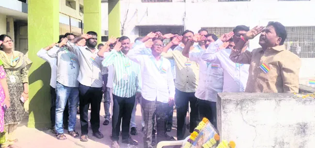 రైతులకు అండగా  సహకార సంఘాలు
