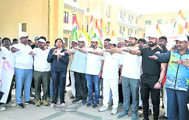 దేశ పురోగతికి కలిసి నడుద్దాం