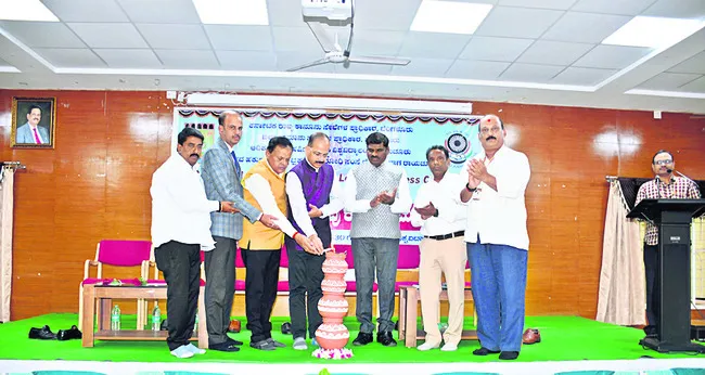 విద్యార్థులకు చట్టం పరిజ్ఞానం అవసరం 