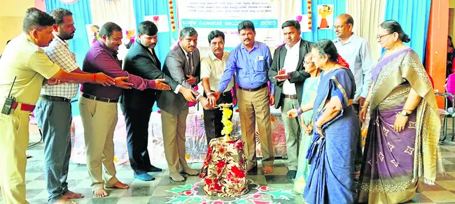 నిర్బంధ, ఉచిత విద్య పిల్లలకు అందించాలి