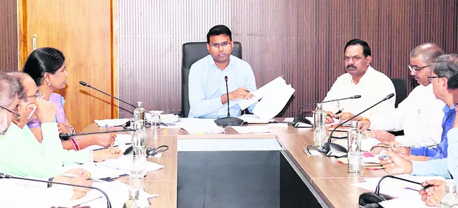 భూ సమస్యలు సత్వరమే పరిష్కరించాలి 