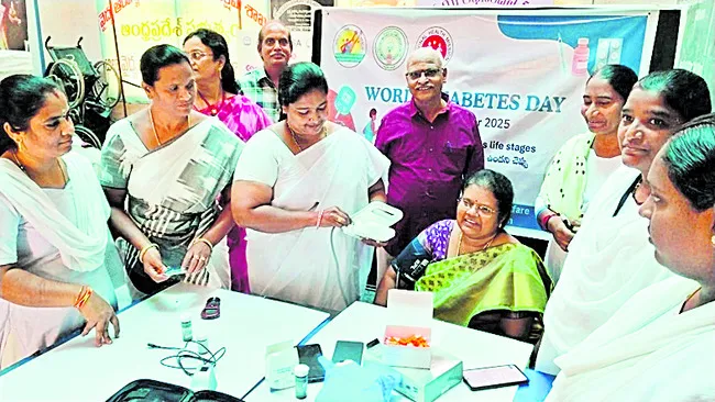 డీఎంహెచ్‌ఓ కార్యాలయంలో ఉచిత వైద్య శిబిరం 