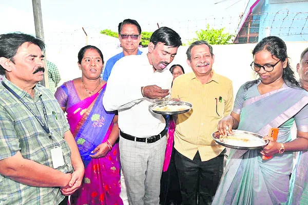 పక్కాగా భోజన పథకం అమలు 