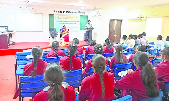 ఆధునిక పరిజ్ఞానంతో కుంకుమపువ్వు సాగు 