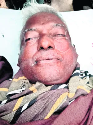 కోలుకోలేక రిటైర్డ్‌ ఉద్యోగి..