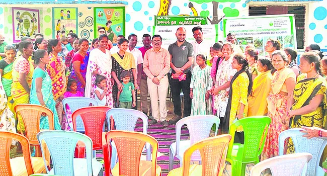 వెదురు కళాత్మక వస్తువుల తయారీతో ఉపాధి
