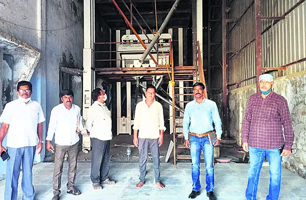 మిల్లుల్లో అధికారుల పరిశీలన
