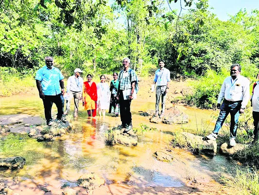 మౌలిక సదుపాయాలు కల్పించాలి
