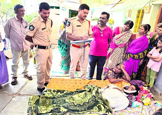 ఉరేసుకొని యువకుడి ఆత్మహత్య 