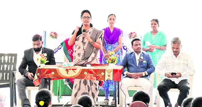 విద్యార్థులు అన్ని రంగాల్లో రాణించాలి 