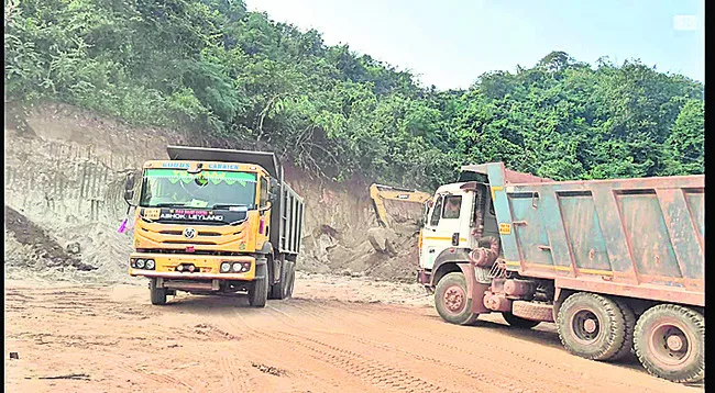 అనుమతి ఒక చోట.. తవ్వకాలు వేరే చోట 