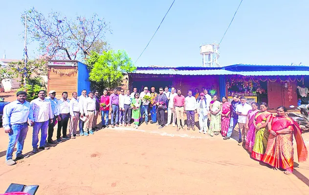 పులుమద్దిలో విదేశీ బృందం 