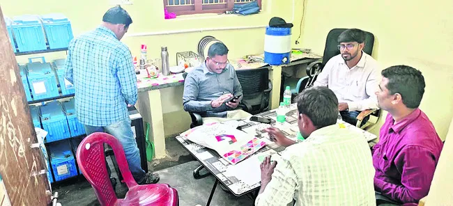 సబ్‌ రిజిస్ట్రార్‌ కార్యాలయంలో ఏసీబీ తనిఖీలు