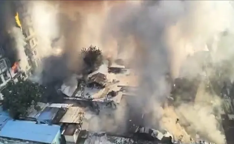 Fire guts 300 shops in Kolkatas Ezra Street