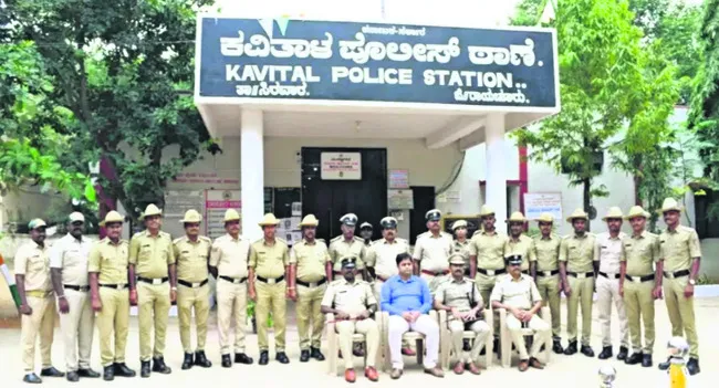 ఉత్తమ పోలీస్‌ స్టేషన్‌గా కవితాళ ఎంపిక 