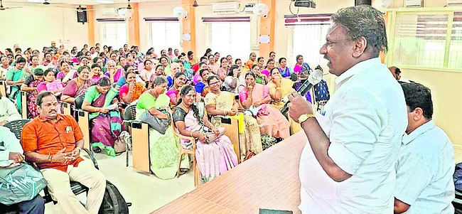 18న ఉద్యోగుల సమ్మెను విజయవంతం చేయాలి 