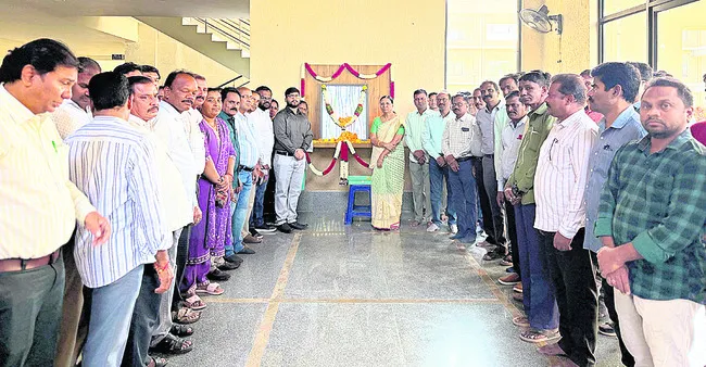 బిర్సాముండాకు నివాళి