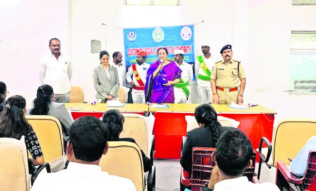 రాజీపడితేనే కేసుల పరిష్కారం