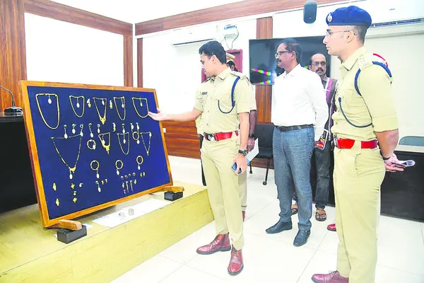 తాళాలు వేసిన ఇళ్లే టార్గెట్‌ 