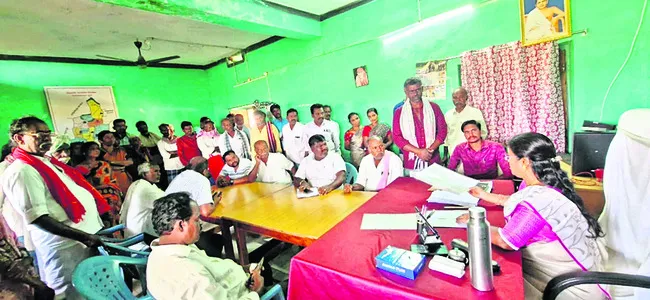 శోత్రియం భూముల అన్యాక్రాంతంపై రైతుల ఆగ్రహం 