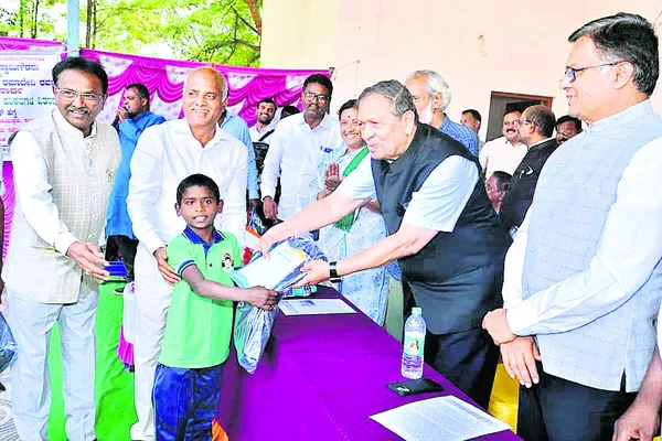 పిల్లలకు నాణ్యమైన విద్యను అందించండి 