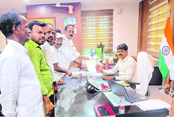 పరిహారం పెంచండి 