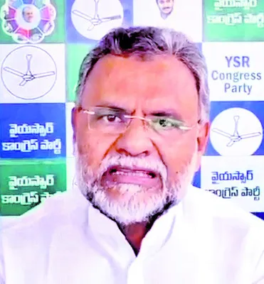 మసీదులో రాజకీయాలు చేస్తున్నది ఎవరో ప్రజలకు తెలుసు