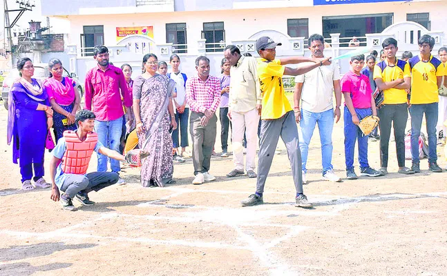 సాఫ్ట్‌బాల్‌ జట్ల ఎంపిక
