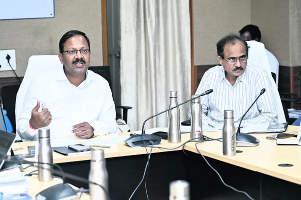 భూభారతి అర్జీలను వేగంగా పరిష్కరించాలి 