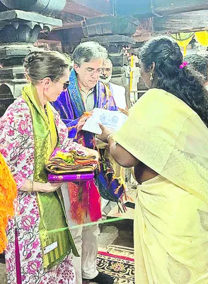 భీమేశ్వరస్వామికి  ఫ్రాన్స్‌ రాయబారి పూజలు 