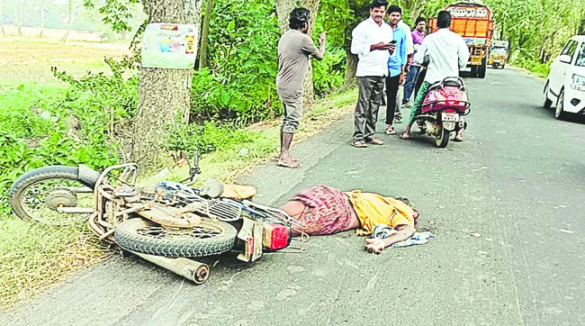 లారీ ఢీకొని వ్యక్తి మృతి 