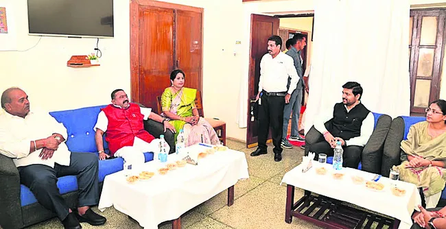 ఉన్నతవిద్య అభ్యసించేలా ప్రోత్సహించాలి