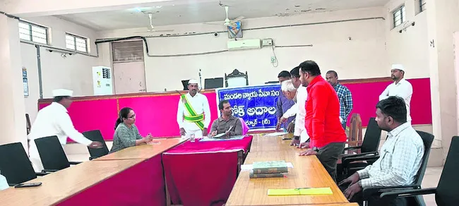 రాజీమార్గంలోనే సమస్యలు పరిష్కారం