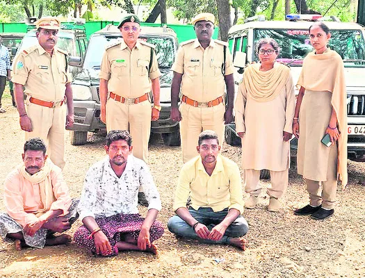 ఎమ్మెల్యే ఇంటి వద్ద ఇరువర్గాల ఘర్షణ 