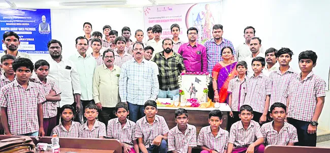 ఘనంగా బిర్సా ముండా జయంతి 