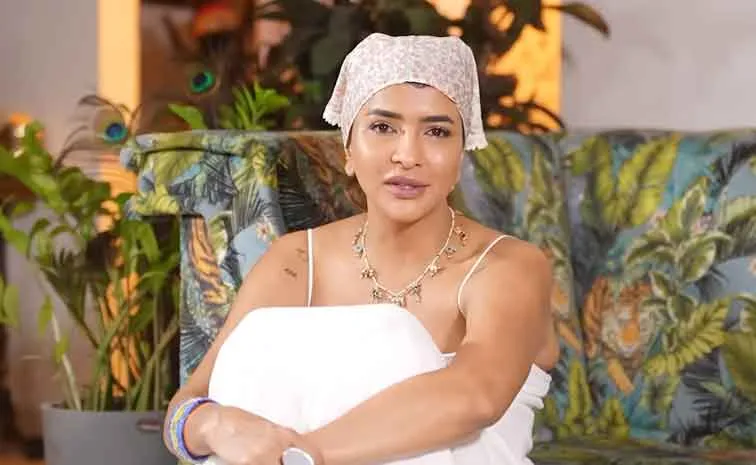 వాళ్లు చెప్పేది అబద్ధం.. అది తల్చుకుని కిందపడి ఏడ్చా..