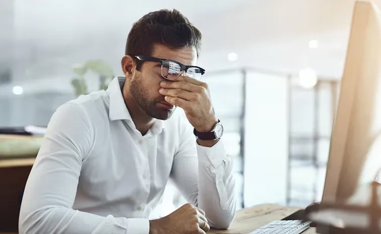 తాత చనిపోయారంటే.. అందుబాటులో ఉంటావా? అన్న మేనేజర్