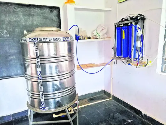 వాటర్‌ క్యాన్‌ రూపాయికే..  
